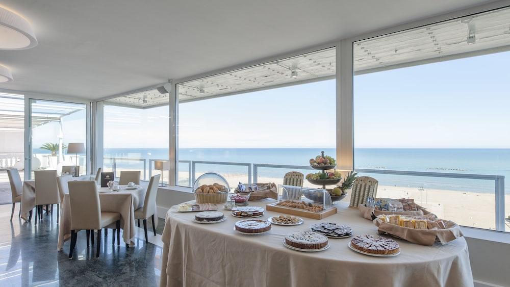 פסקרה Hotel Esplanade מראה חיצוני תמונה