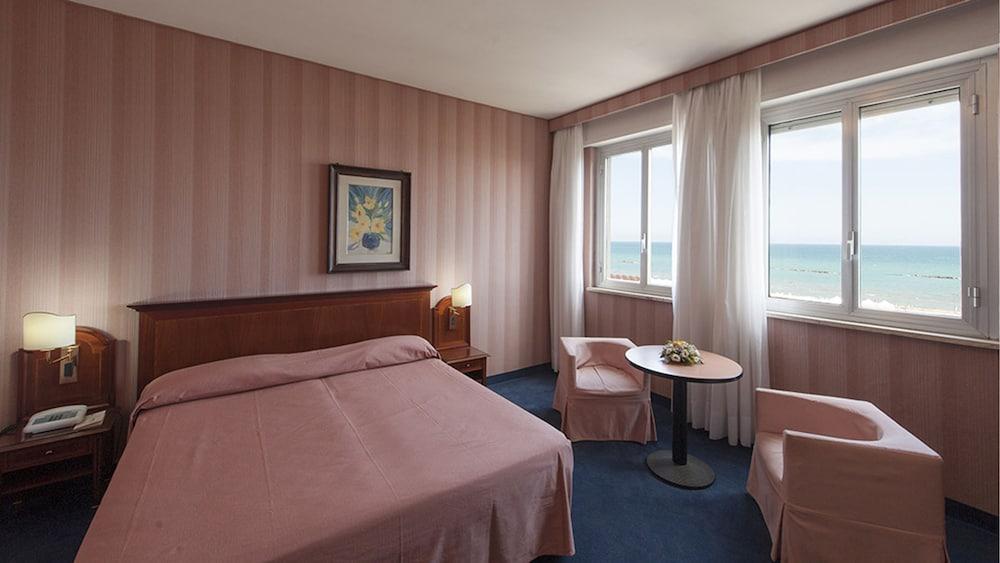 פסקרה Hotel Esplanade מראה חיצוני תמונה