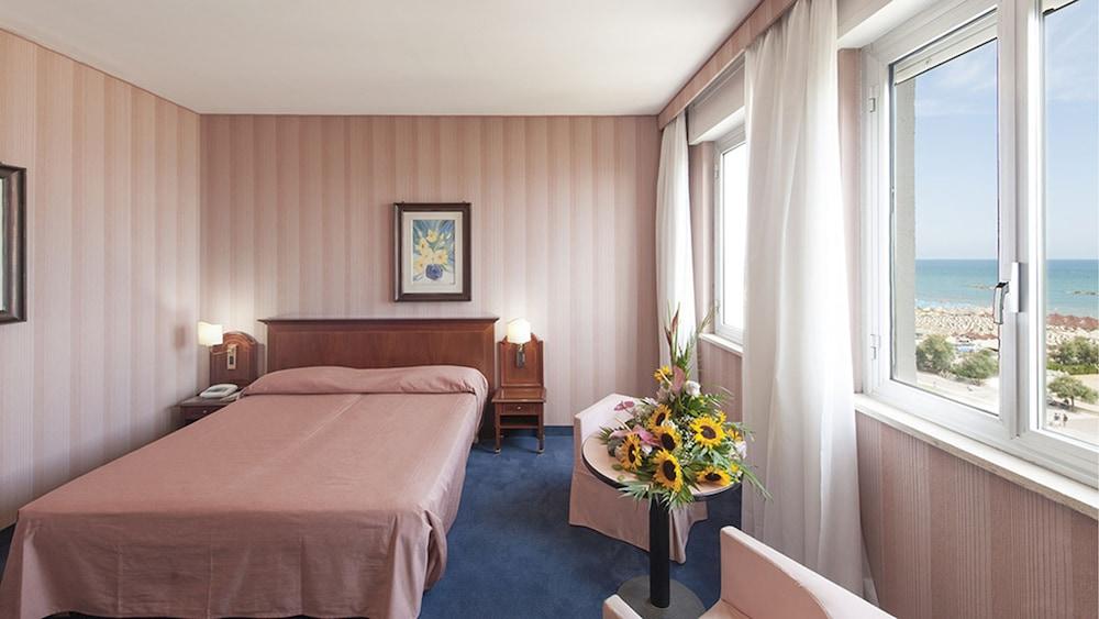 פסקרה Hotel Esplanade מראה חיצוני תמונה
