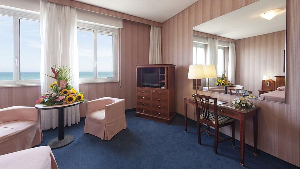 פסקרה Hotel Esplanade מראה חיצוני תמונה